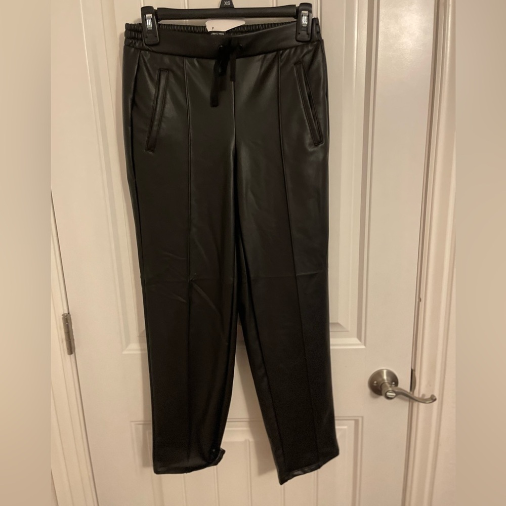 Simply Vera Imitation Leather Pants - Size XS‎ Black with front pockets